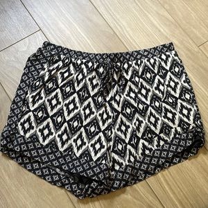 Francesca’s collections abstract shorts